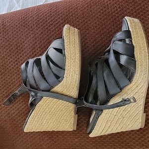 Simply Vera black wedgies size 9